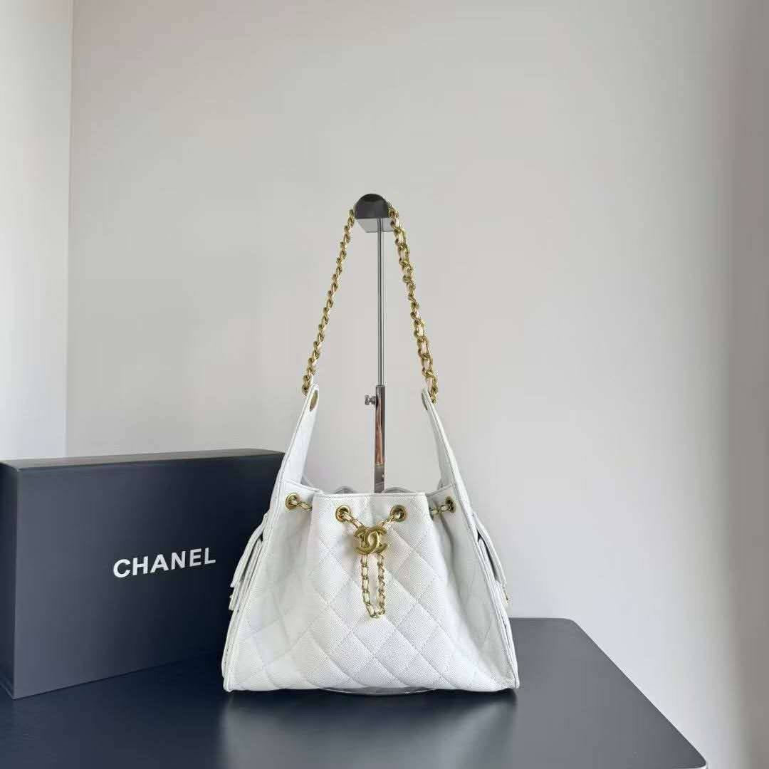 New arrived 
Chanel 
130 dhs🇦🇪
Size 28cm
Zain161
♥️♥️♥️