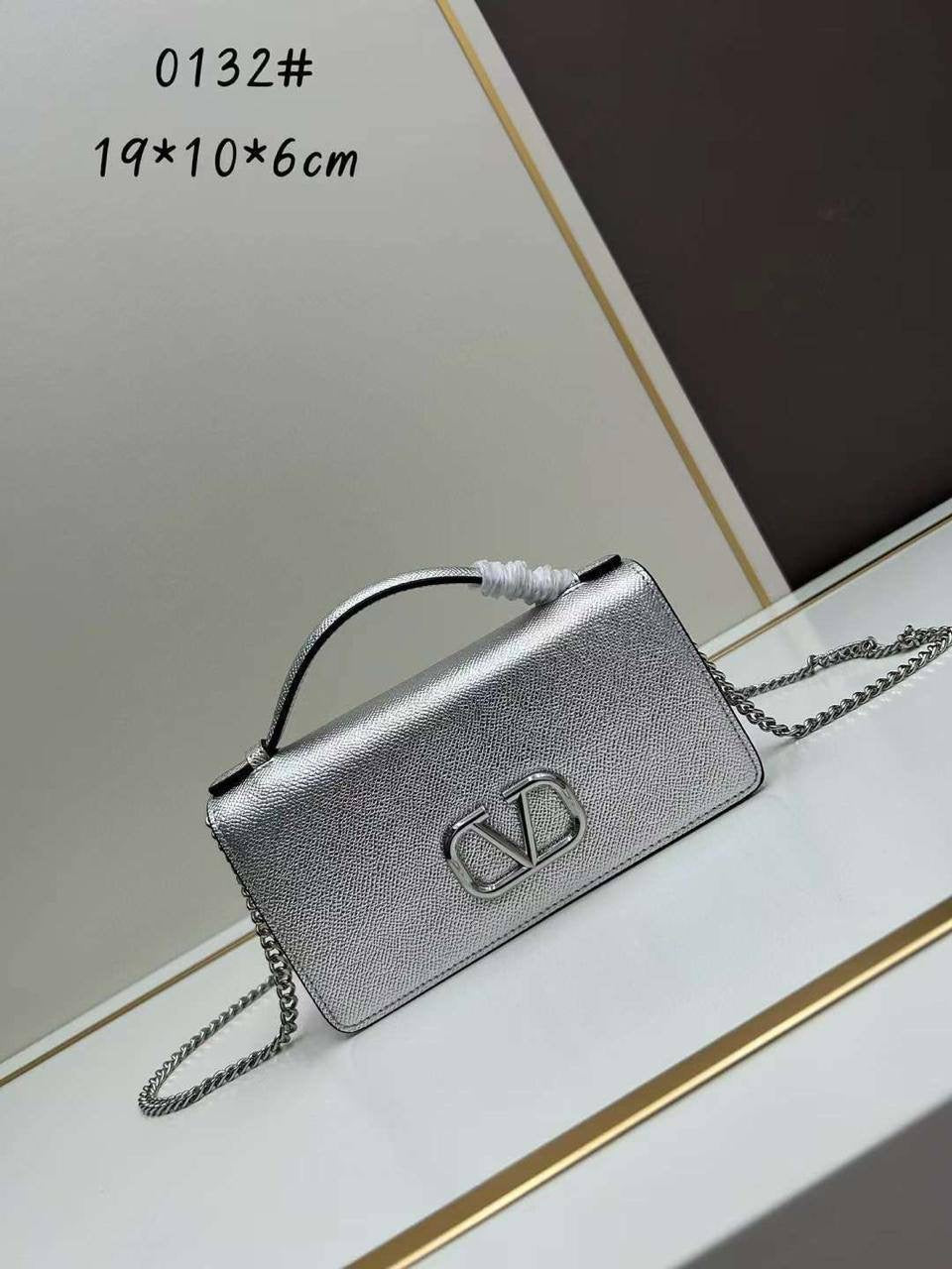 VALENTINO 
100 dhs🇦🇪
with box
🎁🎁🎁
Zain90
♥️♥️♥️