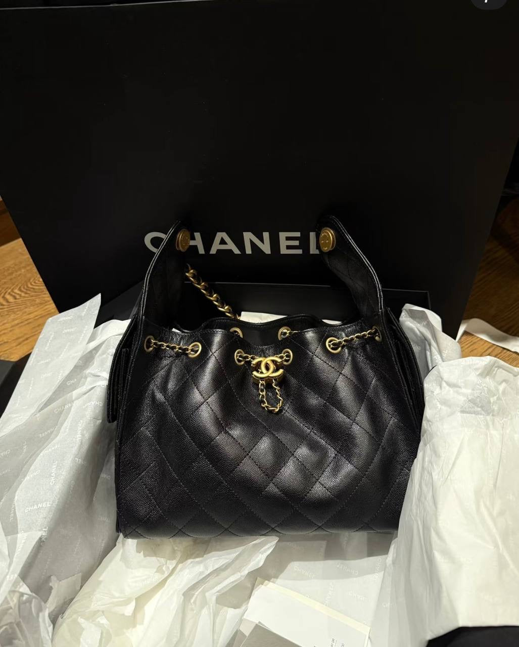 Chanel 
Size 25cm 
120 dhs🇦🇪
Zain254
♥️♥️♥️