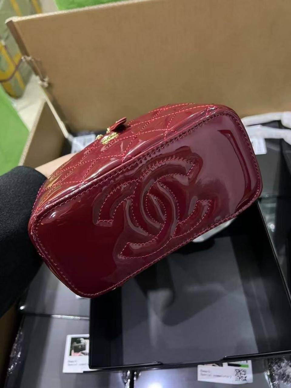 Chanel 24K
Size: 17 * 10 * 8 cm
90 dhs🇦🇪
with box
🎁🎁🎁
Zain115
♥️♥️♥️