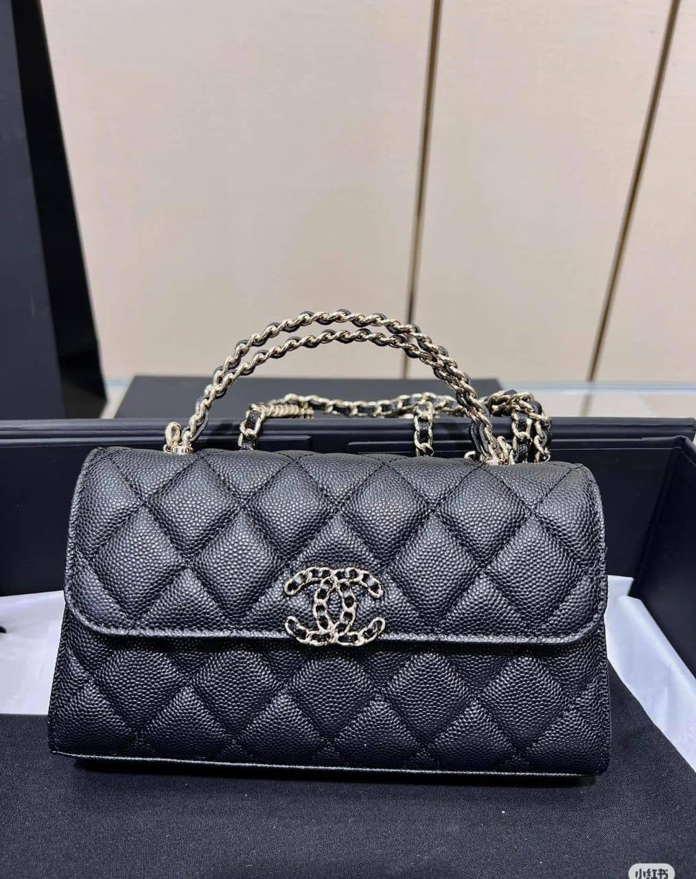 Chanel
105 dhs🇦🇪
Comes with Chanel exclusive box and card🎁
Especially good quality
Zain07
♥️♥️♥️