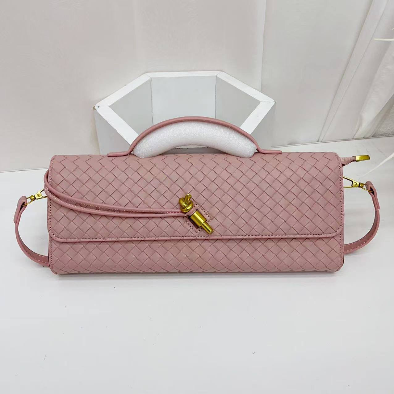 Bottega
65 dhs🇦🇪
Zain22
♥️♥️♥️