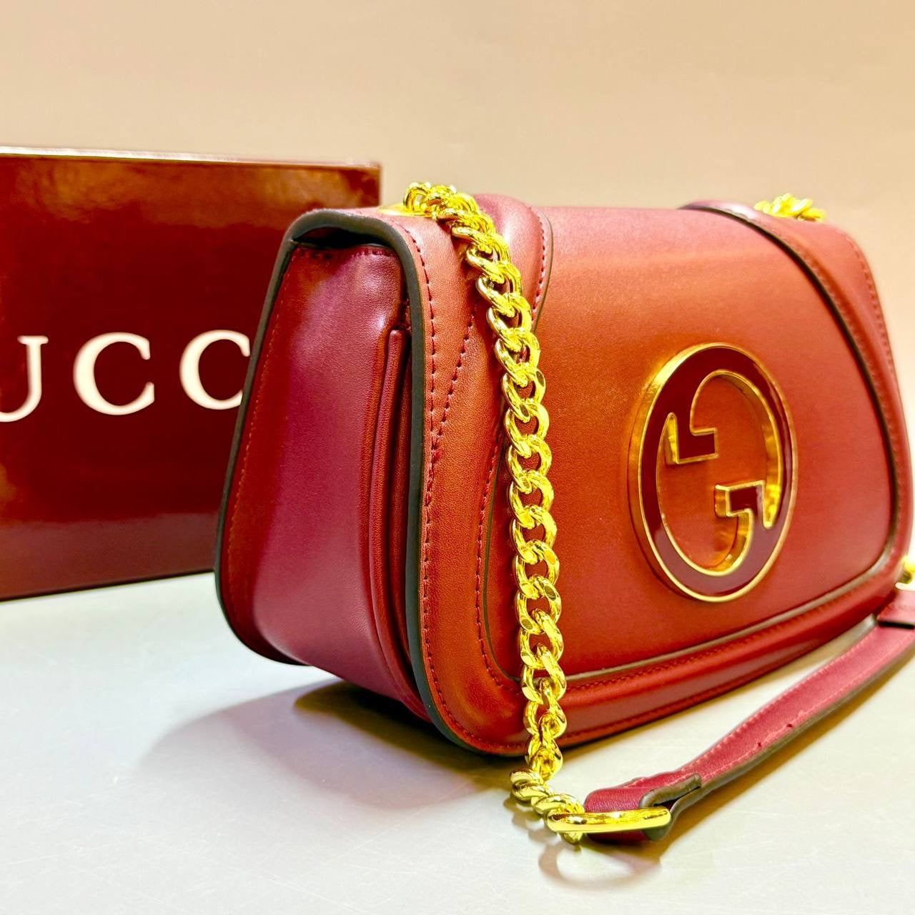 GUCCI 
NEW CAME GOOD QUALITY 
WITH BOX 
🎁🎁🎁
100 dhs🇦🇪
Zain39
♥️♥️♥️