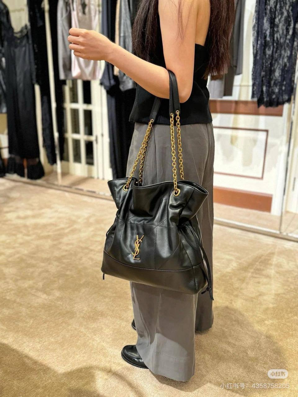 YSL
34*28*11cm
80 dhs🪙
Zain17
♥️♥️♥️