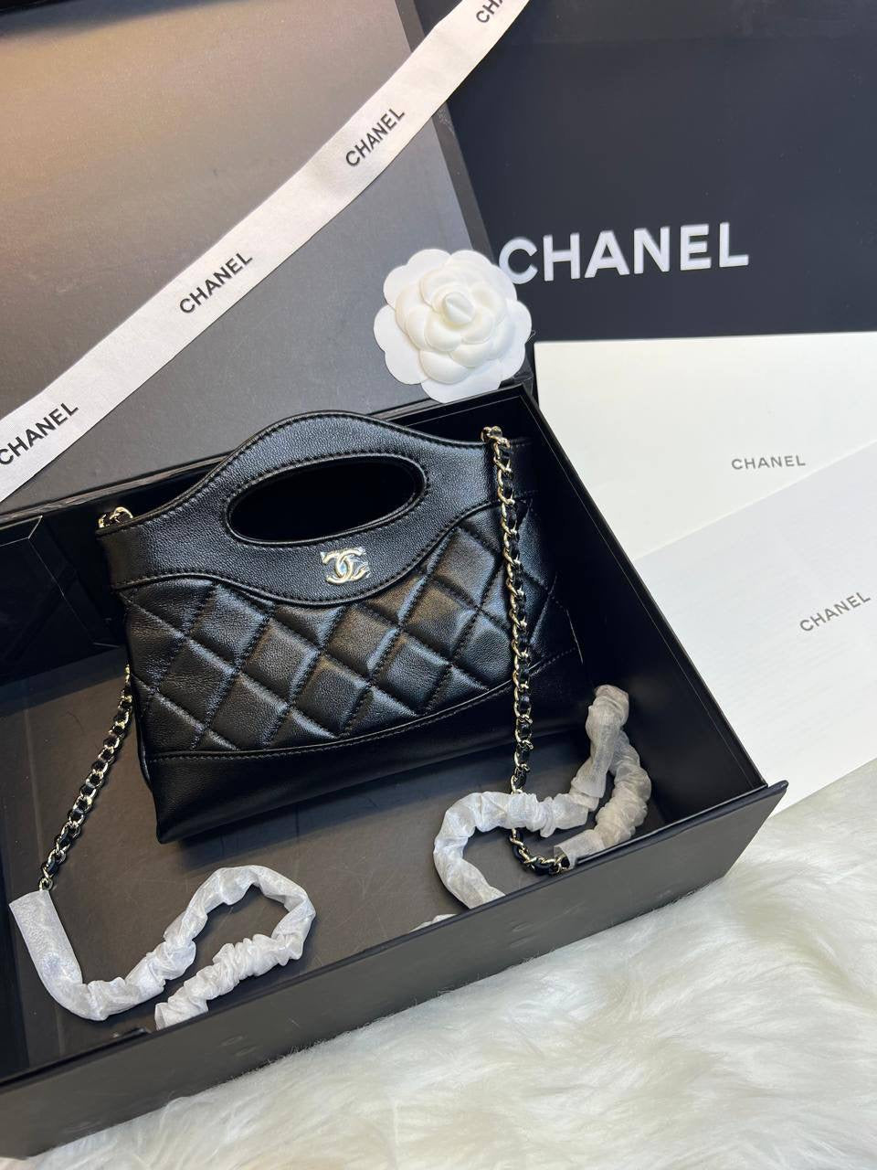 CHANEL 💕💕✨
Super master quality 🔥🔥
Available ✨💕💕
With full packing 📦🎀
For Price 👇 WTSP Text Zain 0568585901
Zain252
♥️♥️♥️