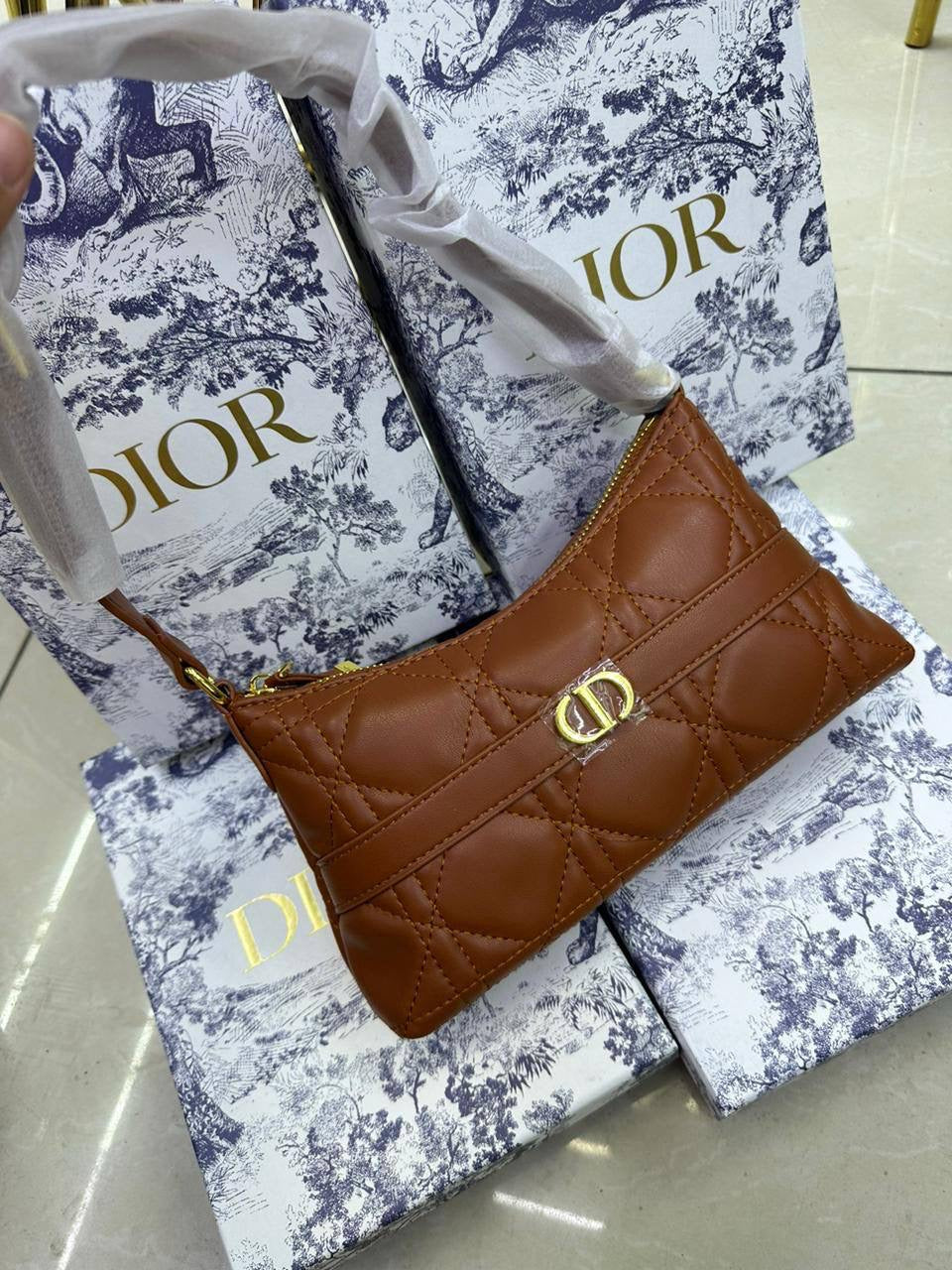 DIOR 
85 dhs🇦🇪
with box
🎁🎁🎁
Zain90
♥️♥️♥️