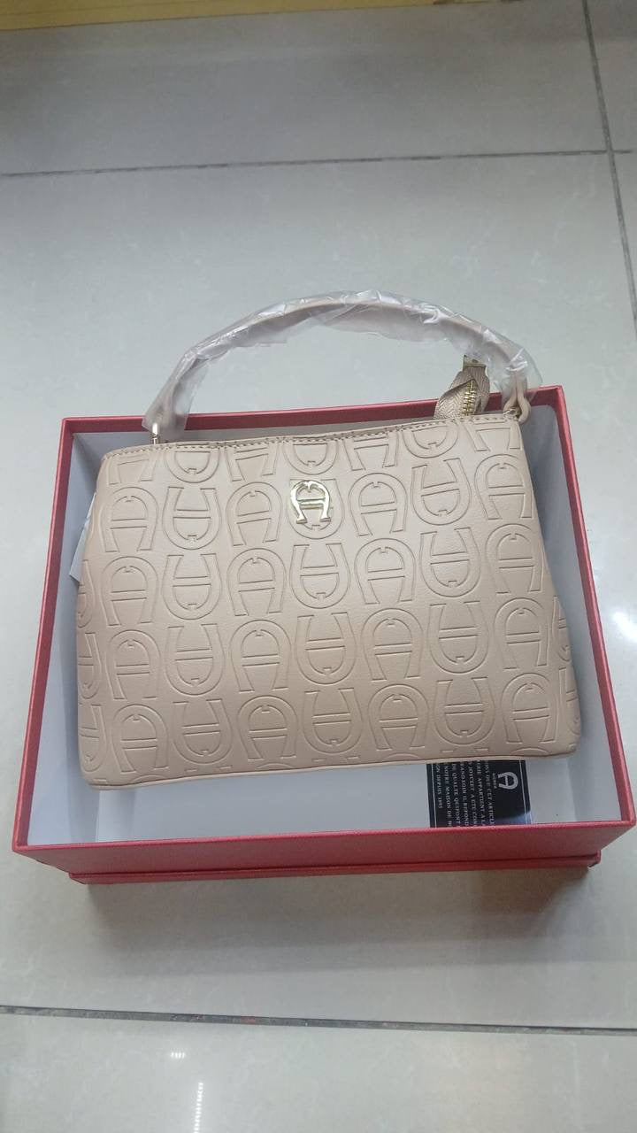 Aigner
95 dhs🇦🇪
Zain86
♥️♥️♥️
