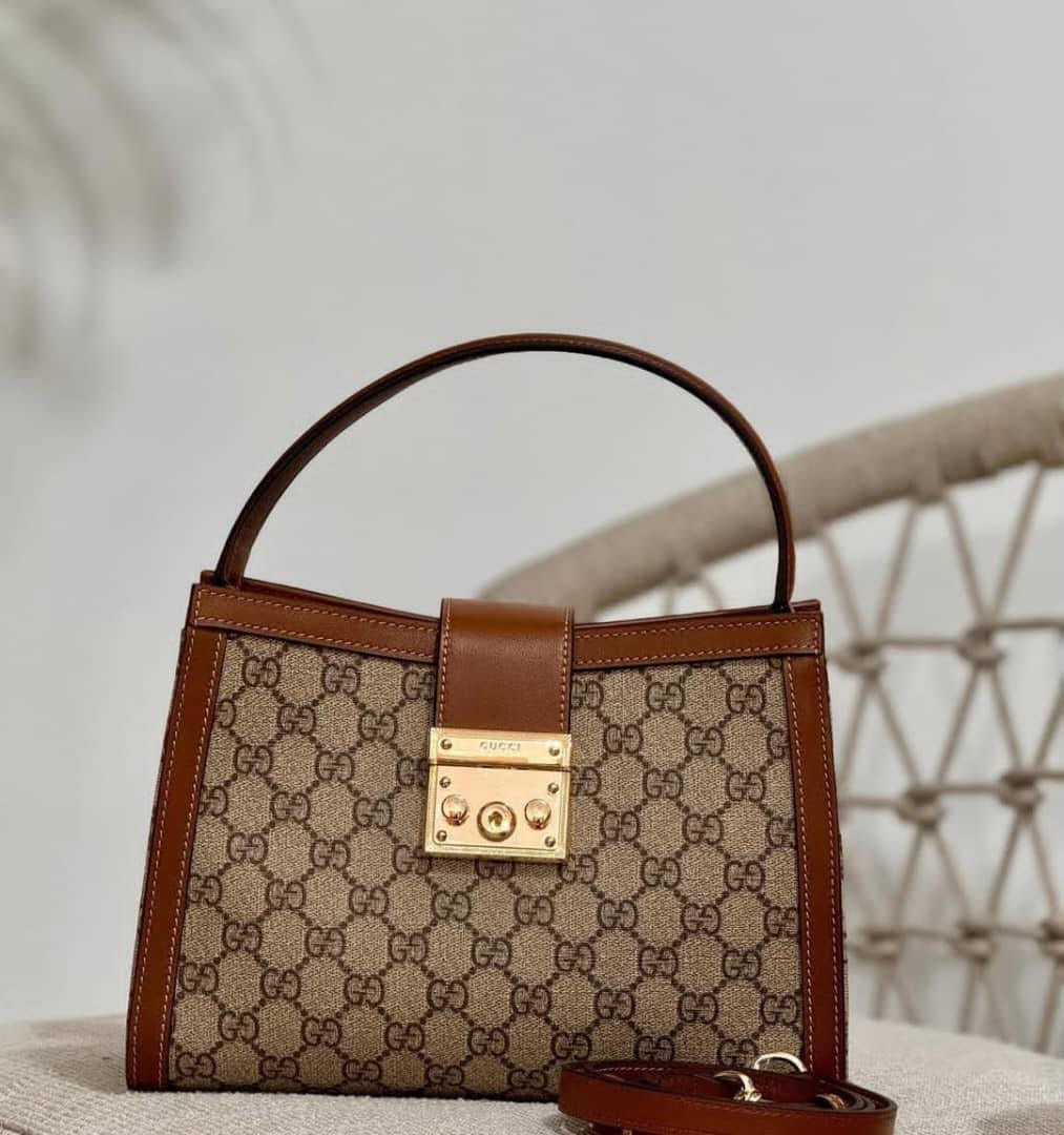 Gucci
PADLOCK TOP HANDLE BAG
Master quality
25. 5 cm 
with box
🎁🎁🎁
250 dhs🇦🇪
Zain95
♥️♥️♥️