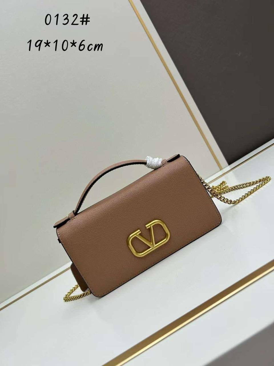 VALENTINO 
100 dhs🇦🇪
with box
🎁🎁🎁
Zain90
♥️♥️♥️