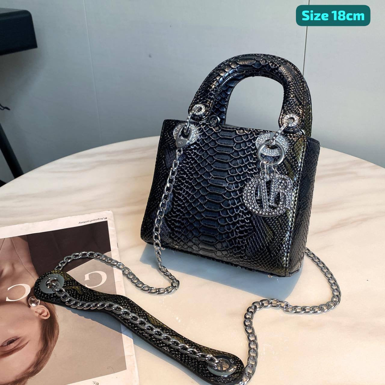 Dior
Good quality 
with box 
🎁🎁🎁
120 dhs🇦🇪
Zain168
♥️♥️♥️