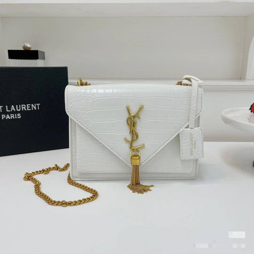 🎉 Offer 🎊  YSL Sunset 
Size : 22 * 16 cm
70 dhs🇦🇪
with box 🎁
Zain115
♥️♥️♥️