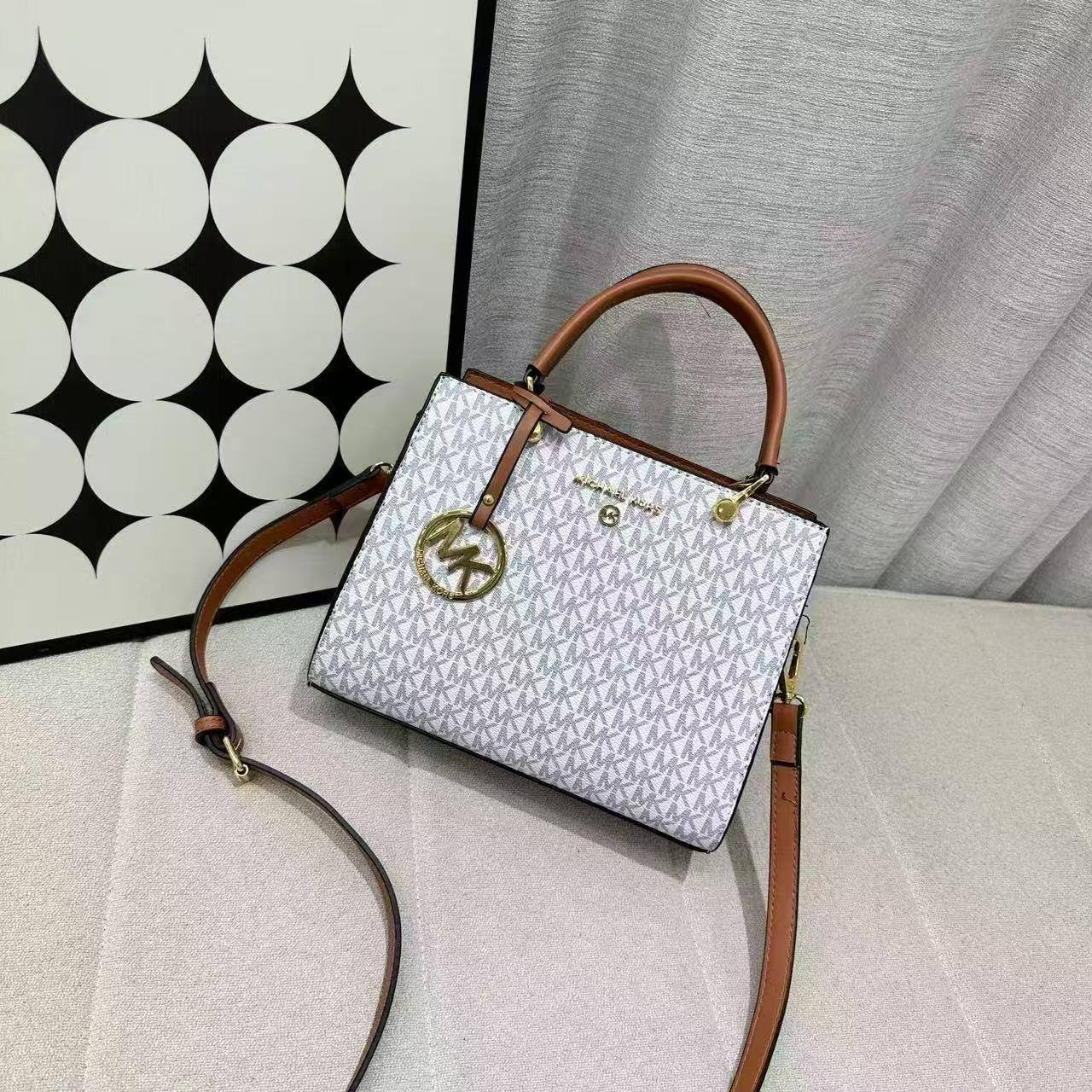 MK
90 dhs🇦🇪
Good quality 
Zain35
♥️♥️♥️