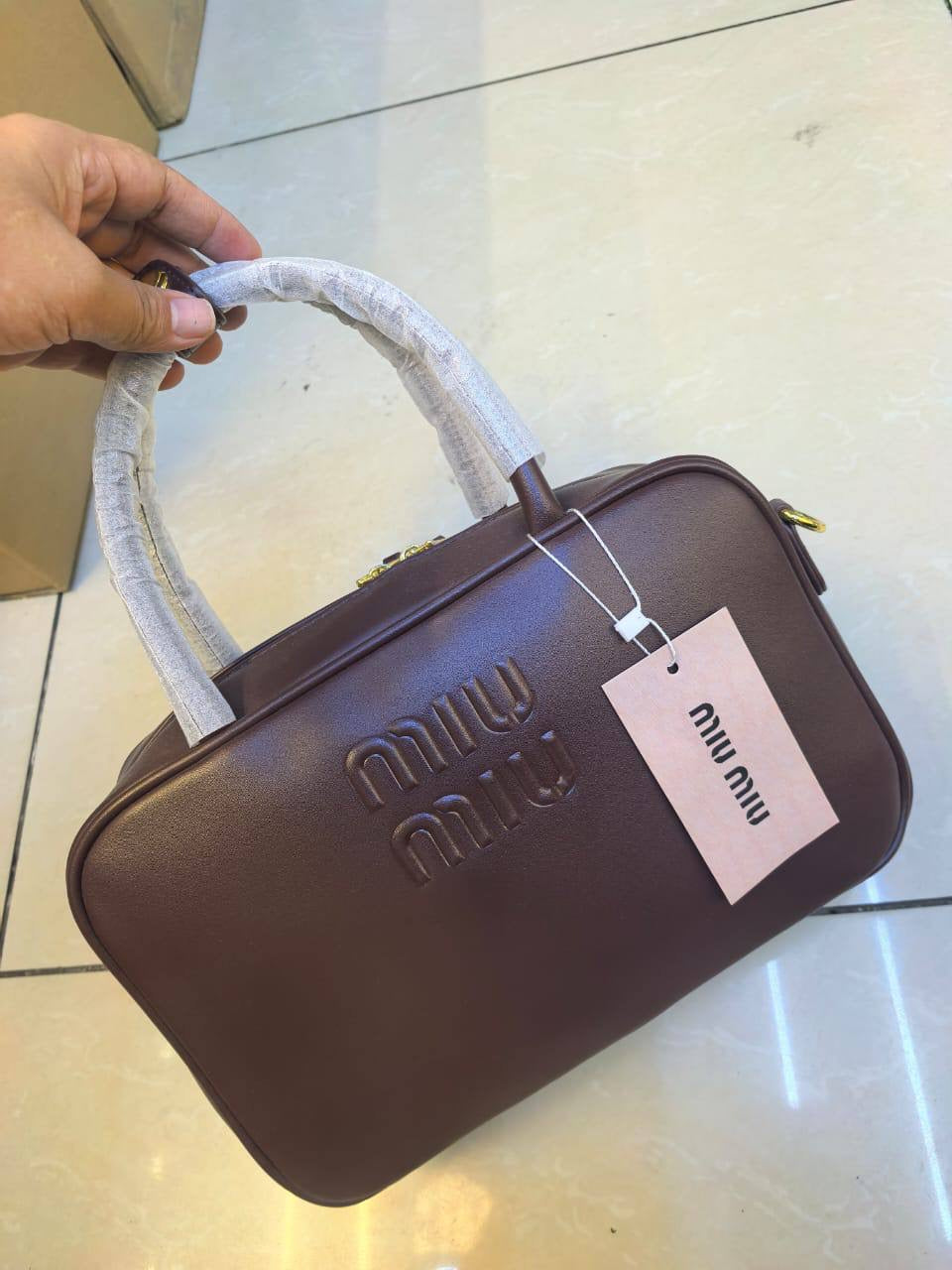 Miu Miu
Master
350 dhs🇦🇪
Add box paper bag🎁
30 dhs🇦🇪
Zain10
♥️♥️♥️