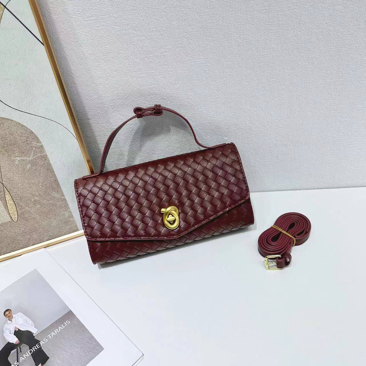 Bottega
WITH BOX 
🎁🎁🎁
95 dhs🇦🇪
Zain154
♥️♥️♥️