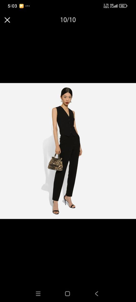 D&G
100 dhs🇦🇪
with box
🎁🎁🎁
size 20cm
Zain26
♥️♥️♥️