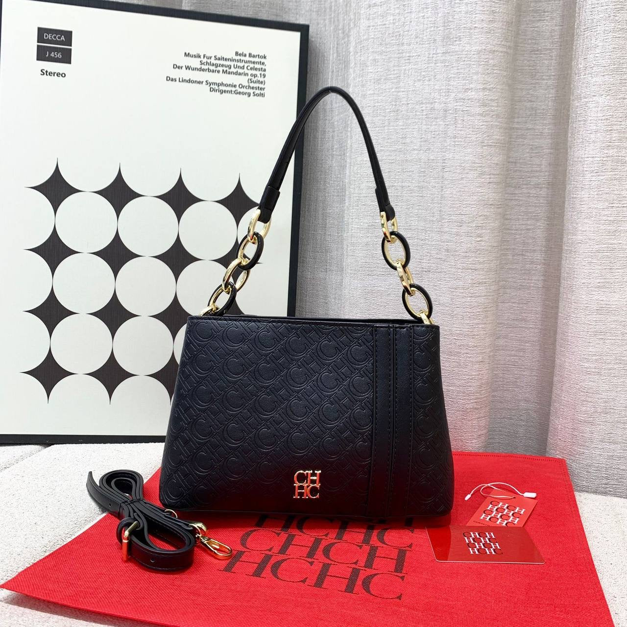 Chanel - CH
95 dhs🇦🇪
Good quality 
with box
🎁🎁🎁
Zain35
♥️♥️♥️