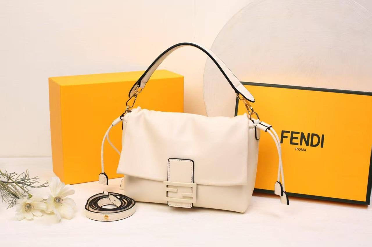 Fendi Mamma Baguette
Size : 24 * 17 * 9 cm
90 dhs🇦🇪
with box 🎁
Zain115
♥️♥️♥️
