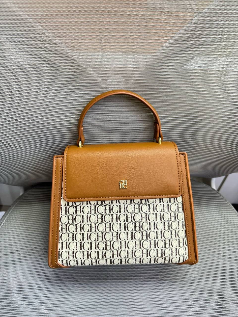 CH
23cm
105 dhs🇦🇪
withbox 🎁 
Zain16
♥️♥️♥️