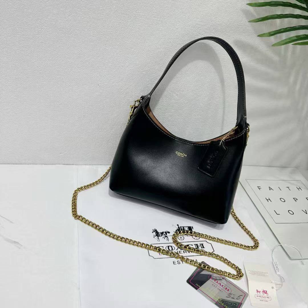 COACH 
GOOD QUALITY 
offer price
65 dhs🇦🇪
Zain39
♥️♥️♥️