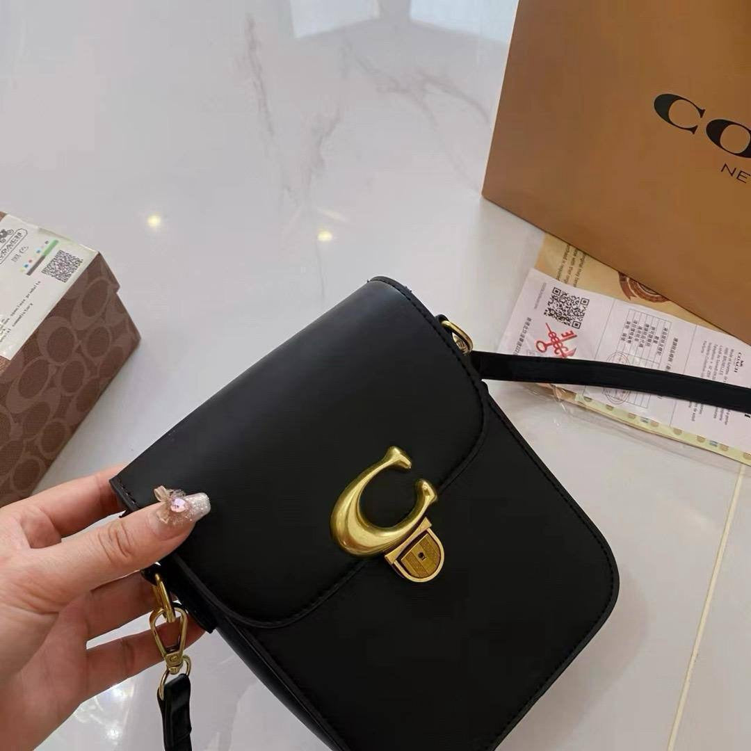 Coach
Phone bag 
With box 
🎁🎁🎁
60 dhs🇦🇪
Zain17
♥️♥️♥️