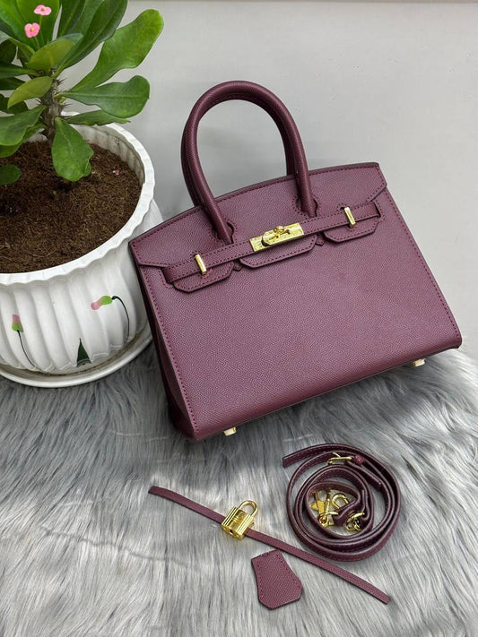 Hermes 
SIZE  ……… 25 cm
105 dhs🇦🇪
Zain51
♥️♥️♥️