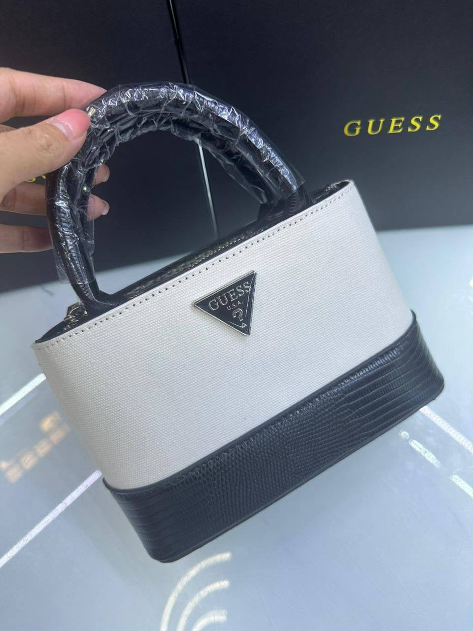 GUESS 
90 dhs🇦🇪
with box
🎁🎁🎁
Zain90
♥️♥️♥️