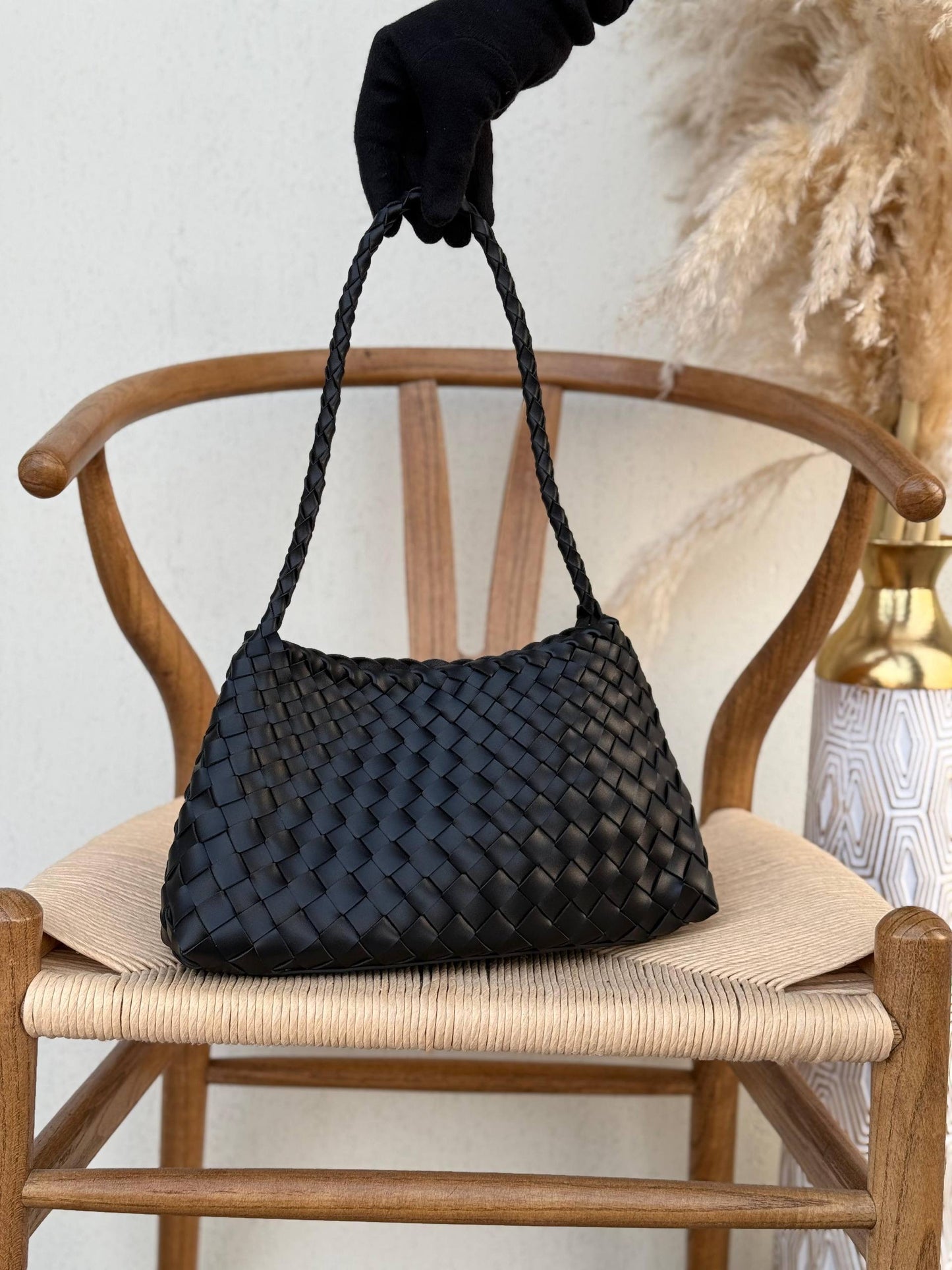 New collection✨✨✨
BOTTEGA VENETA
30cm
350 dhs🇦🇪
Top quality 
With box🎁
Zain167
♥️♥️♥️