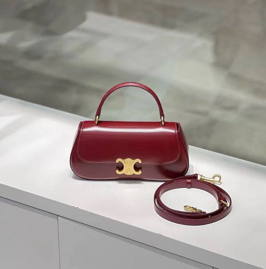 Celine
90 dhs🇦🇪
Good quality
 with box
🎁🎁🎁
Zain35
♥️♥️♥️