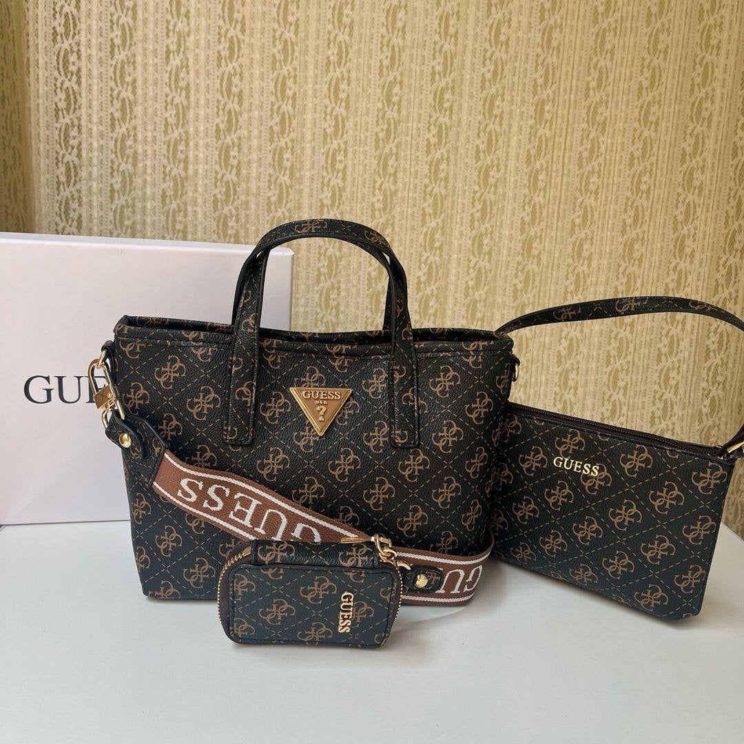 Guess 
Size: 27 ~ 22 cm
80 dhs🇦🇪
with box
🎁🎁🎁
Zain115
♥️♥️♥️