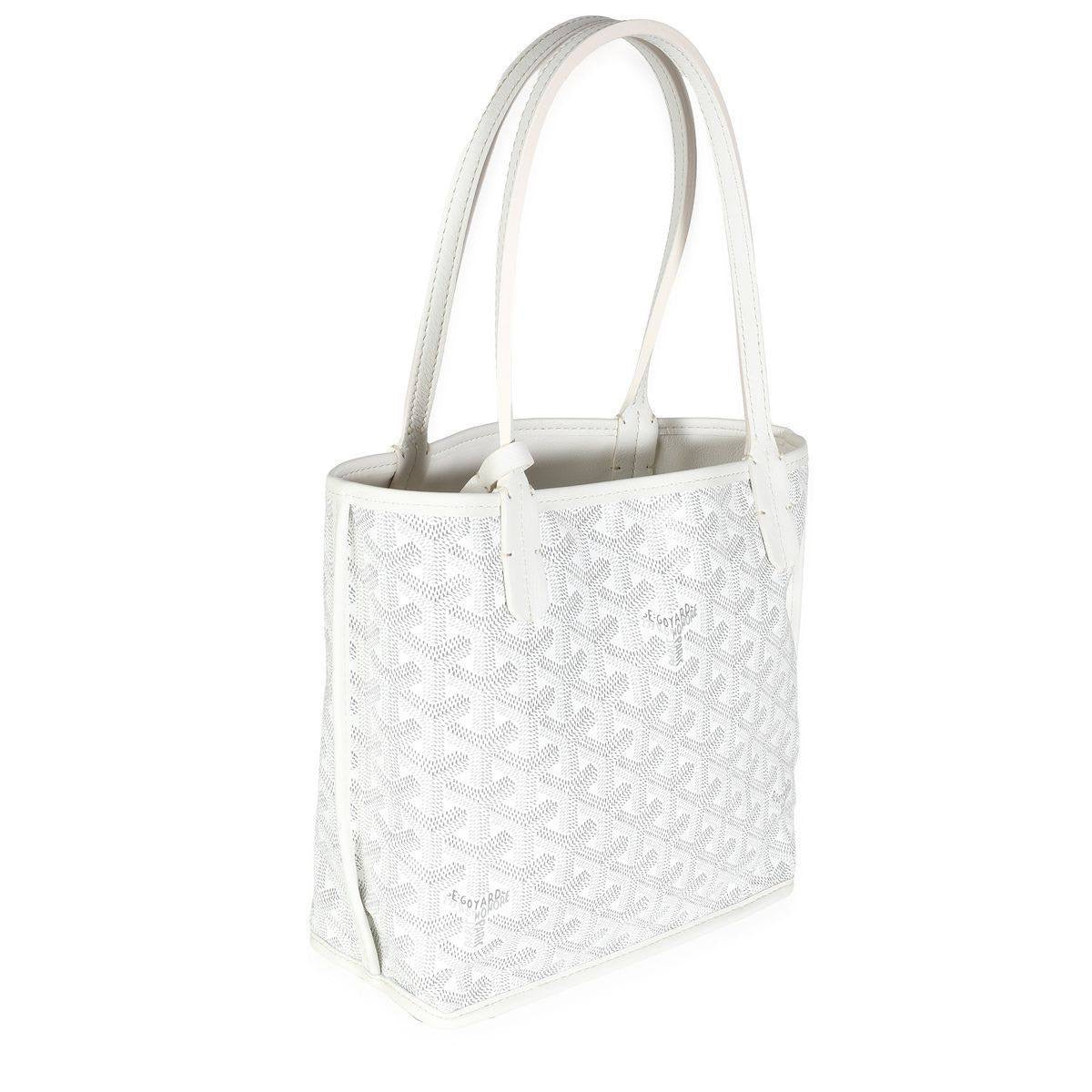 Goyard 
good quality
size 30* 20 cm 
80 dhs🇦🇪
Zain12
♥️♥️♥️