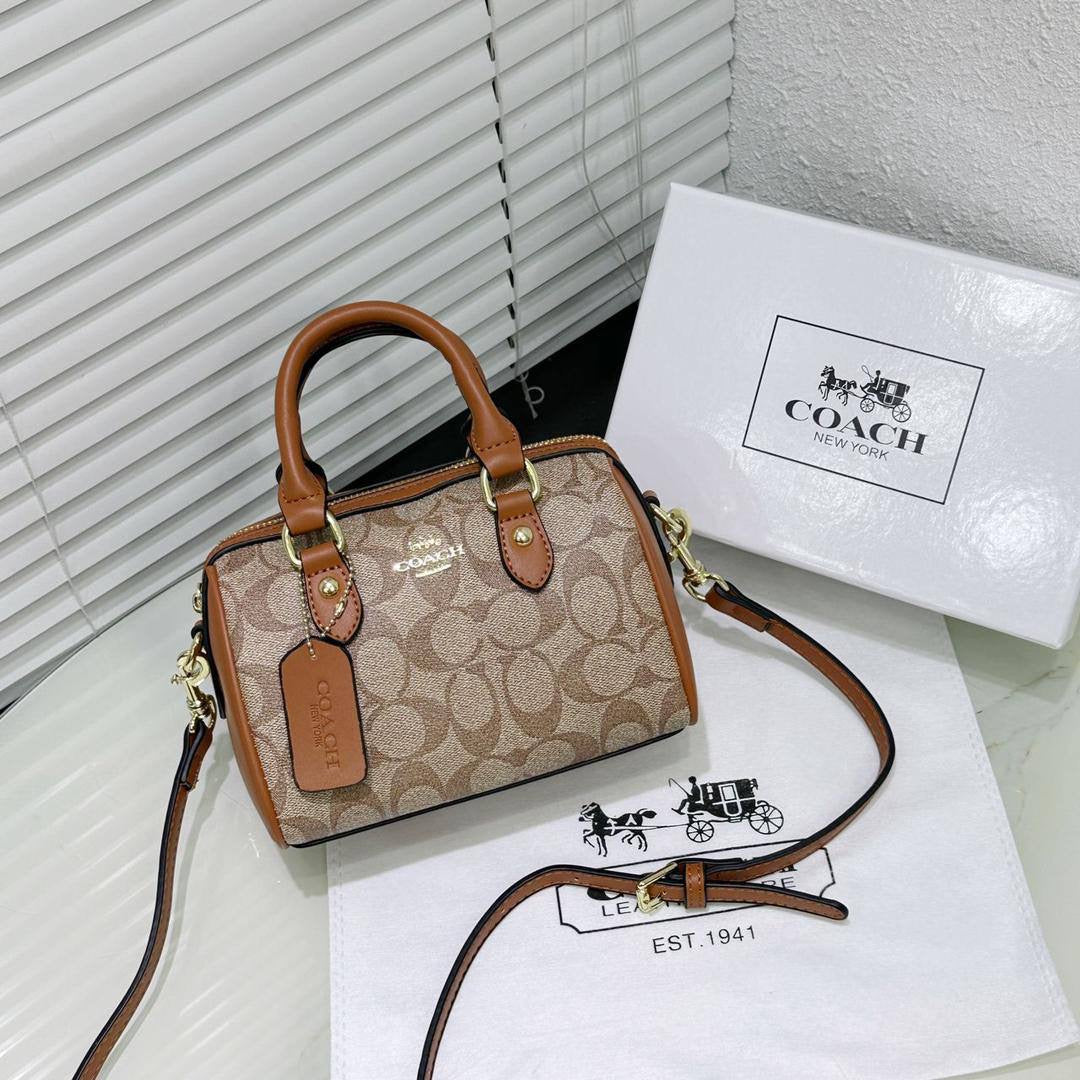 Coach
85 dhs🇦🇪
with box
🎁🎁🎁
size 18×10×12cm
Zain213
♥️♥️♥️