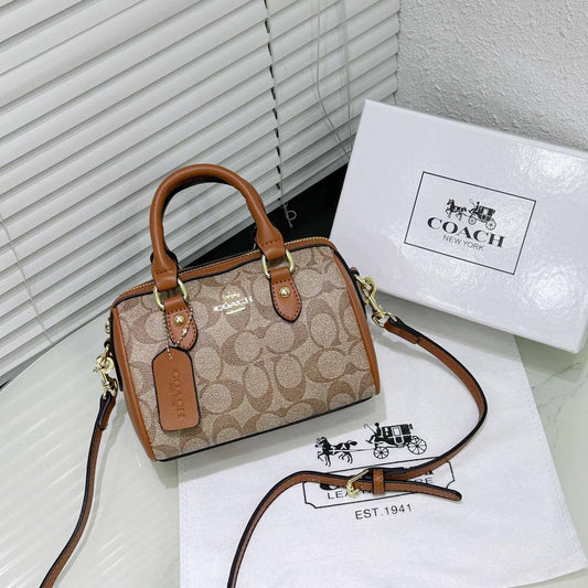 Coach
85 dhs🇦🇪
with box
🎁🎁🎁
size 18×10×12cm
Zain213
♥️♥️♥️