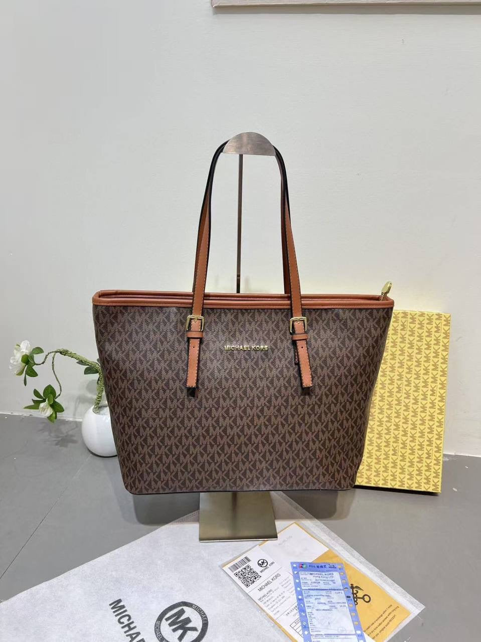 MK Tote bag 
with box 
🎁🎁🎁
75 dhs🇦🇪
Zain173
♥️♥️♥️