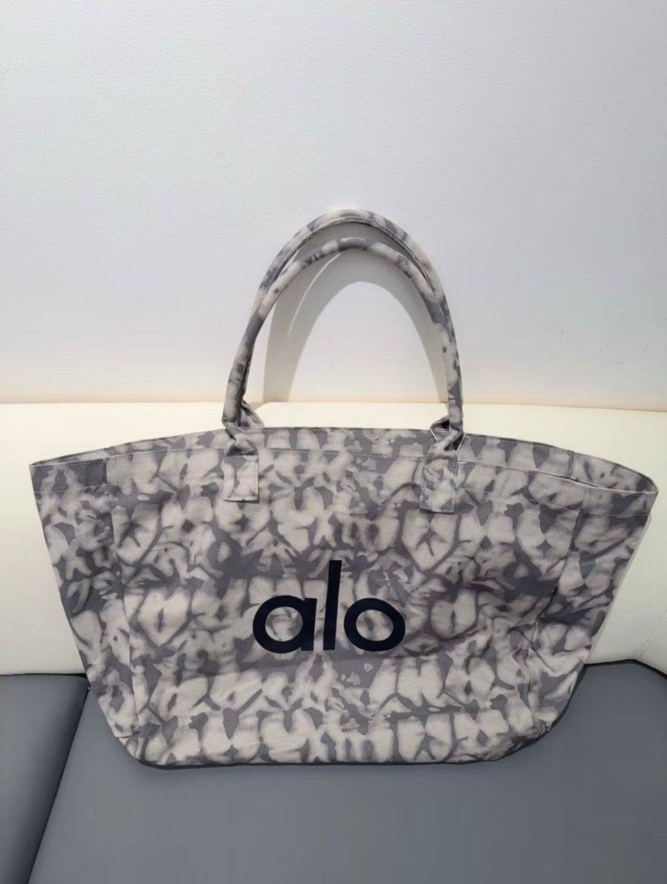 ALO
70 dhs🇦🇪
size 68×16×36cm
Zain42
♥️♥️♥️