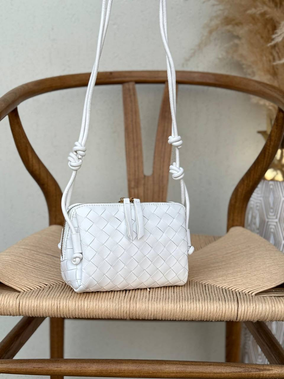 Available again✨✨✨
BOTTEGA VENETA
18cm
330 dhs🇦🇪
Top quality 
With box🎁
Zain167
♥️♥️♥️