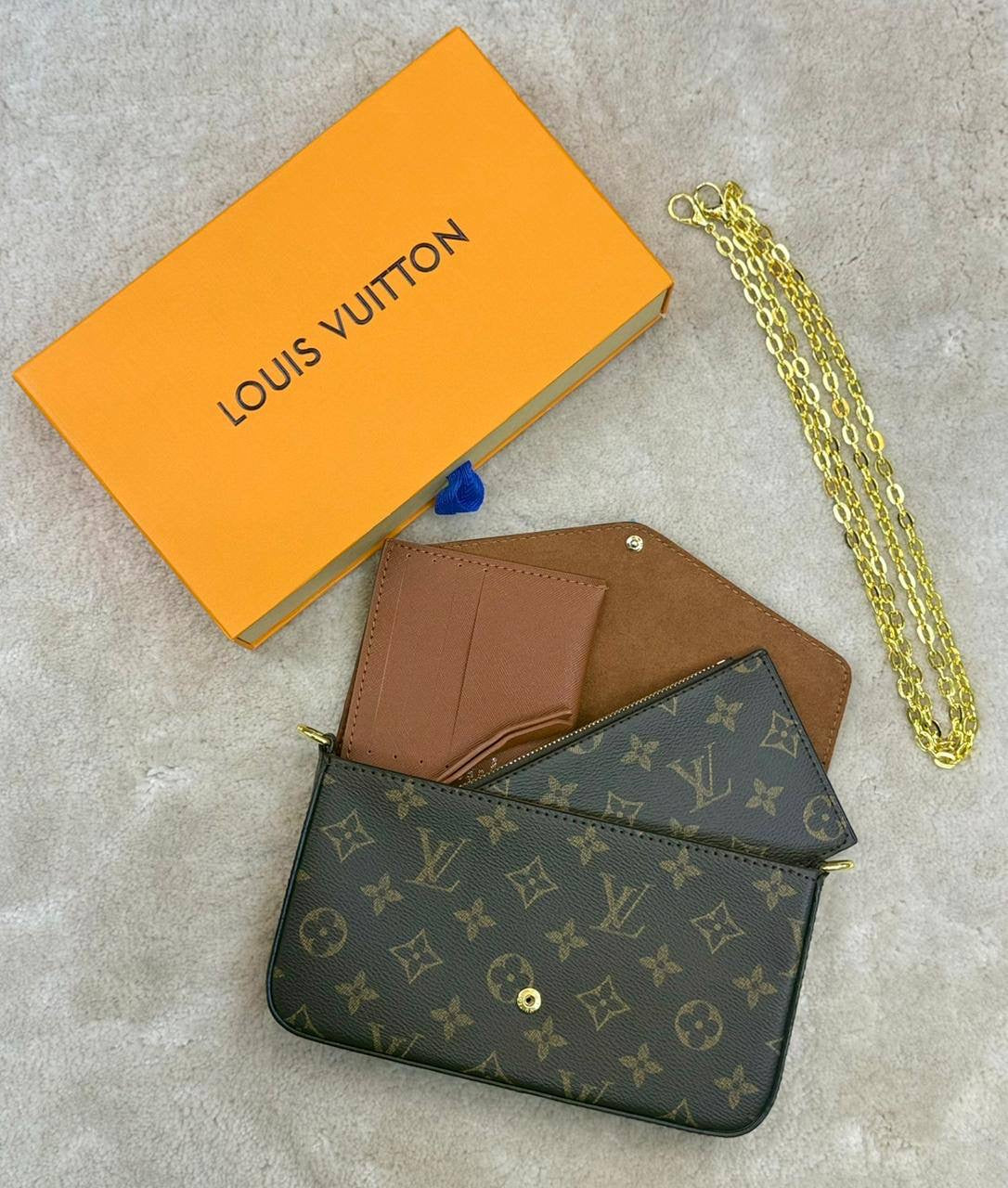 LV 
GOOD QUALITY 💯
WITH BOX 
🎁🎁🎁
GOLSSY 
90 dhs🇦🇪
MATE FLOWER 
80 dhs🇦🇪
Zain28
♥️♥️♥️
