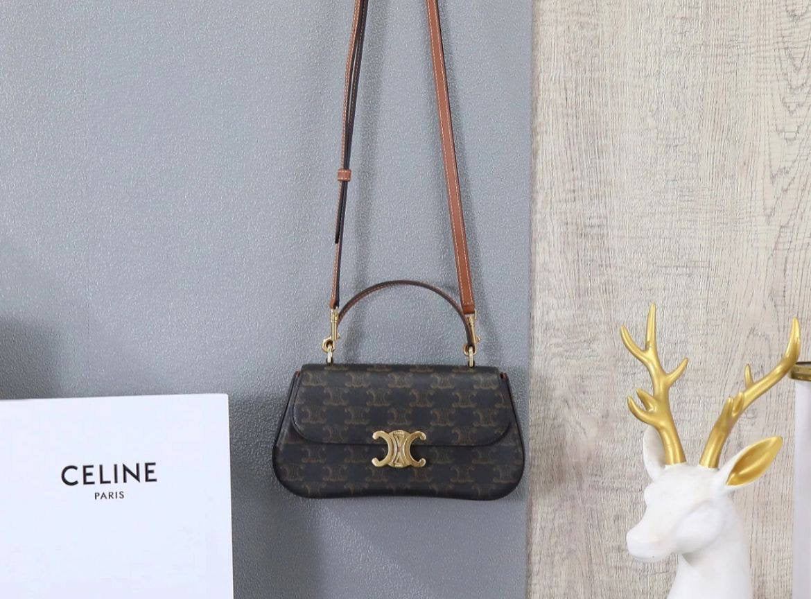 Celine
90 dhs🇦🇪
Good quality
 with box
🎁🎁🎁
Zain35
♥️♥️♥️