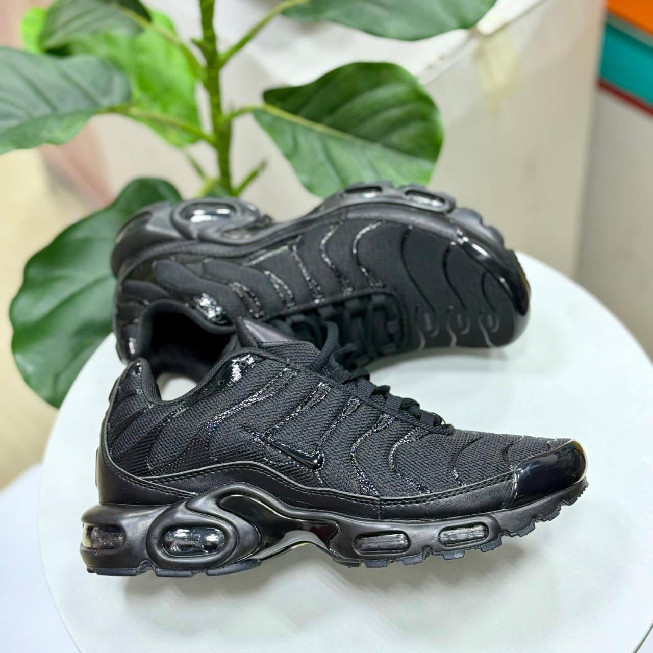 Airmax TN - Airmax 97
Size 40 to 45 
120 dhs🇦🇪
Zain27
♥️♥️♥️