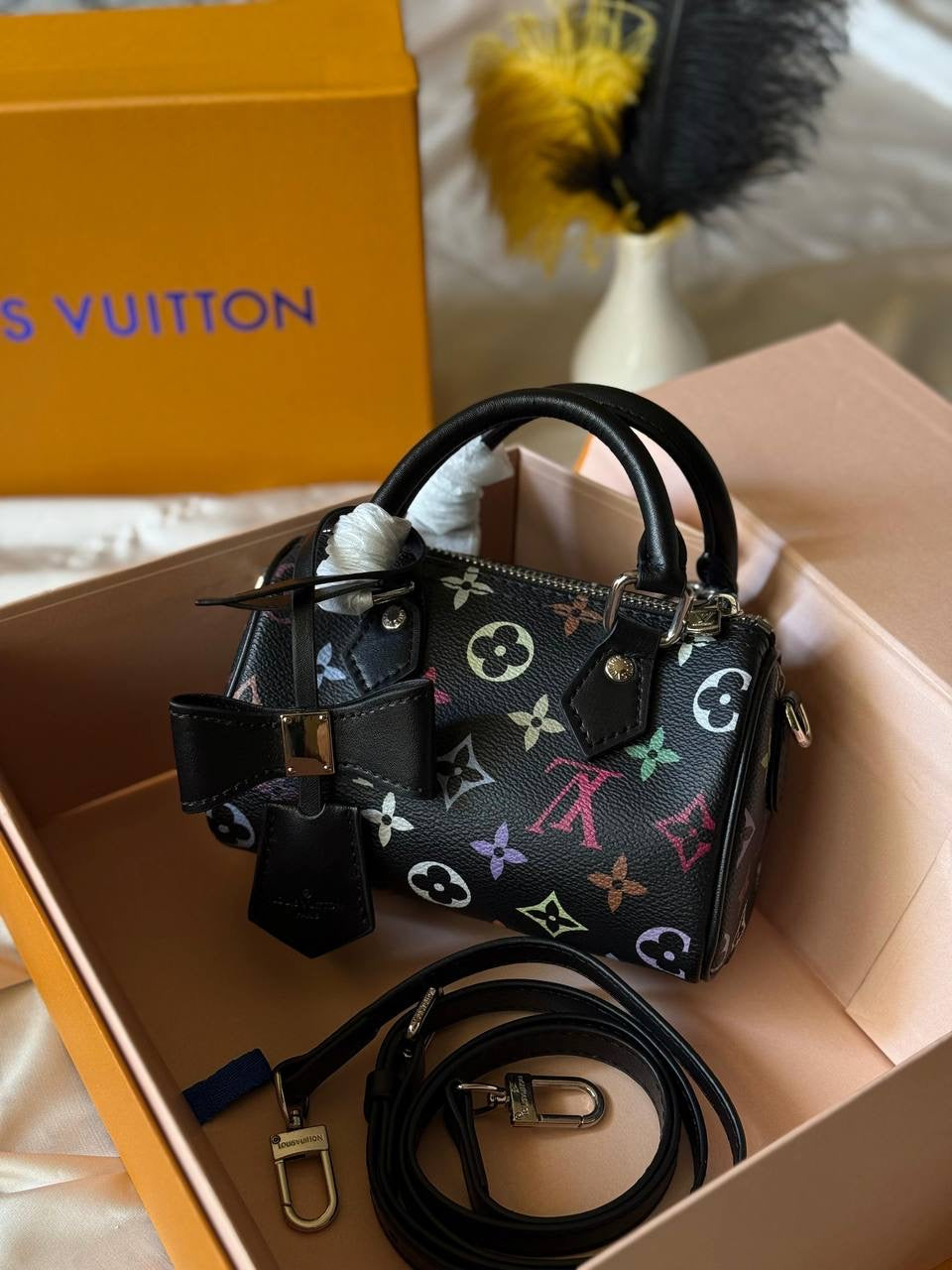 LV
17cm
320 dhs🇦🇪
Top quality 
With box
🎁🎁🎁
Zain167
♥️♥️♥️