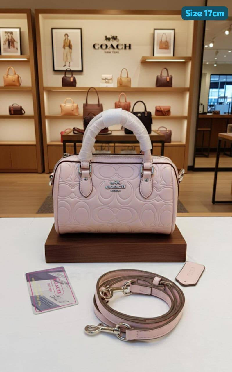 Coach
Best quality 
with box’s 
🎁🎁🎁
100 dhs🇦🇪
size 18 cm
Zain158
♥️♥️♥️