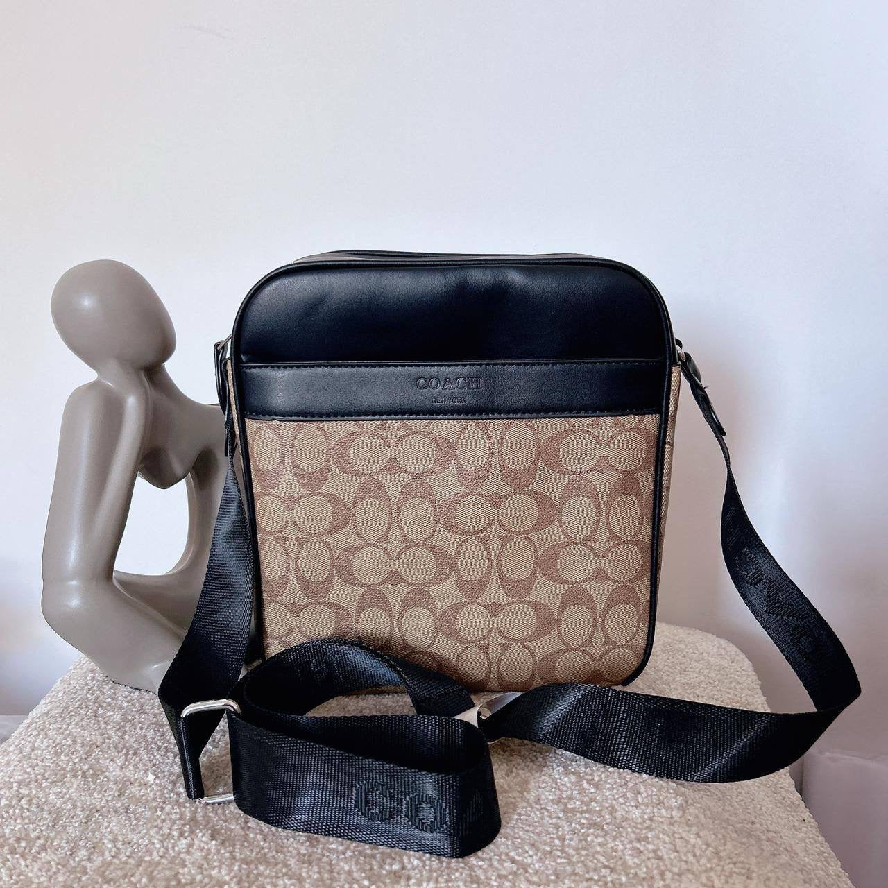Coach
26 cm
70 dhs🇦🇪
Zain17
♥️♥️♥️