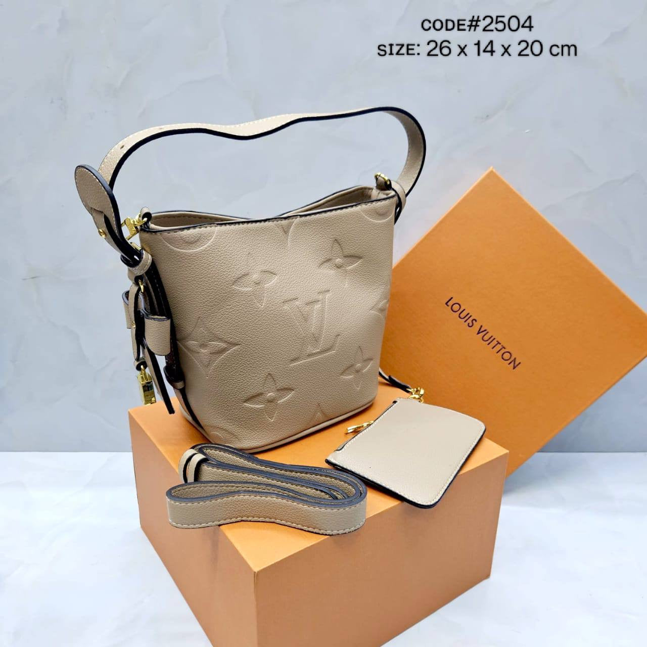 LV
ᴀʟʟ ɪɴ BB ᴍᴏɴᴏɢʀᴀᴍ
sɪᴢᴇ: 26 x 14 x 20 cm
ᴡɪᴛʜ BOX
🎁🎁🎁
75 dhs🇦🇪
Zain31
♥️♥️♥️