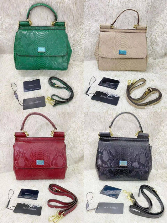 D&G
Size: 25 * 20 * 12 cm
80 dhs🇦🇪
Zain115
♥️♥️♥️