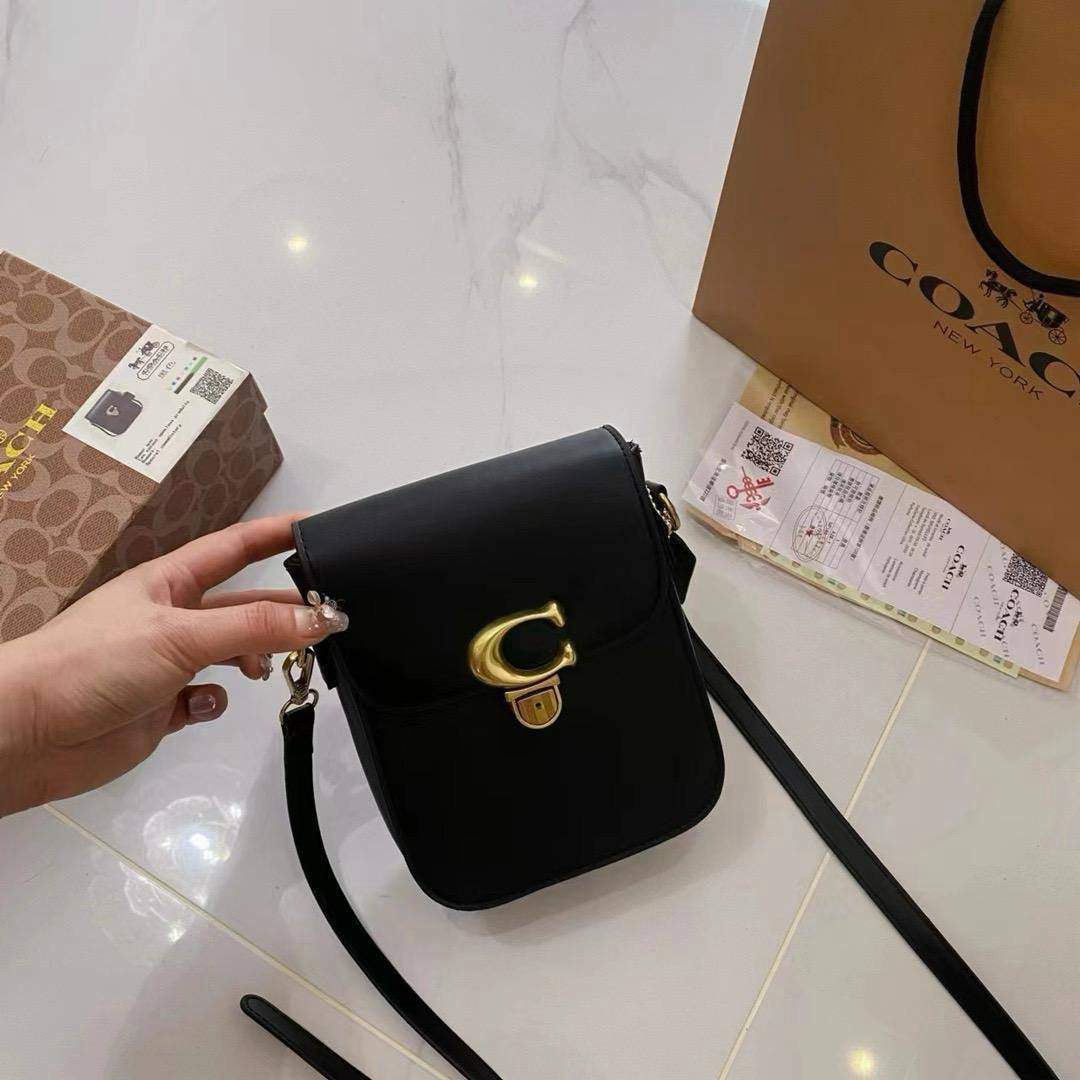 Coach
Phone bag 
With box 
🎁🎁🎁
60 dhs🇦🇪
Zain17
♥️♥️♥️