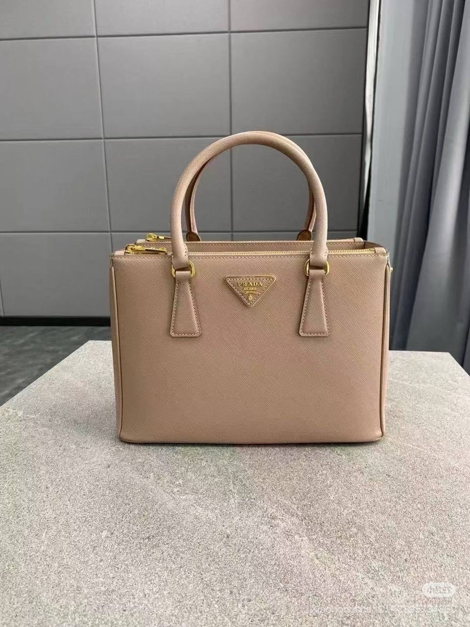 Prada Master
300 dhs🇦🇪
Zain192
♥️♥️♥️