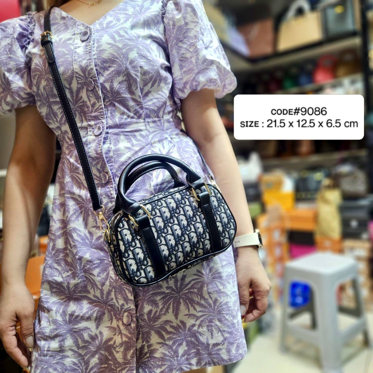 Dior
ʙᴏᴡʟɪɴɢ ᴛᴏᴘ ʜᴀɴᴅʙᴀɢ
ᴄʟᴀssɪᴄ DD ᴄᴀɴᴠᴀss ᴍᴀᴛᴇʀɪᴀʟ
ᴡɪᴛʜ ʟᴏɴɢ ʙᴇʟᴛ sᴛʀᴀᴘ
sɪᴢᴇ : 21.5cm
ᴡɪᴛʜ BOX
🎁🎁🎁
70 dhs🇦🇪
Zain31
♥️♥️♥️