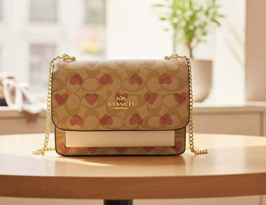 Coach 
Good quality 
95 dhs🇦🇪
with box
🎁🎁🎁
Zain259
♥️♥️♥️