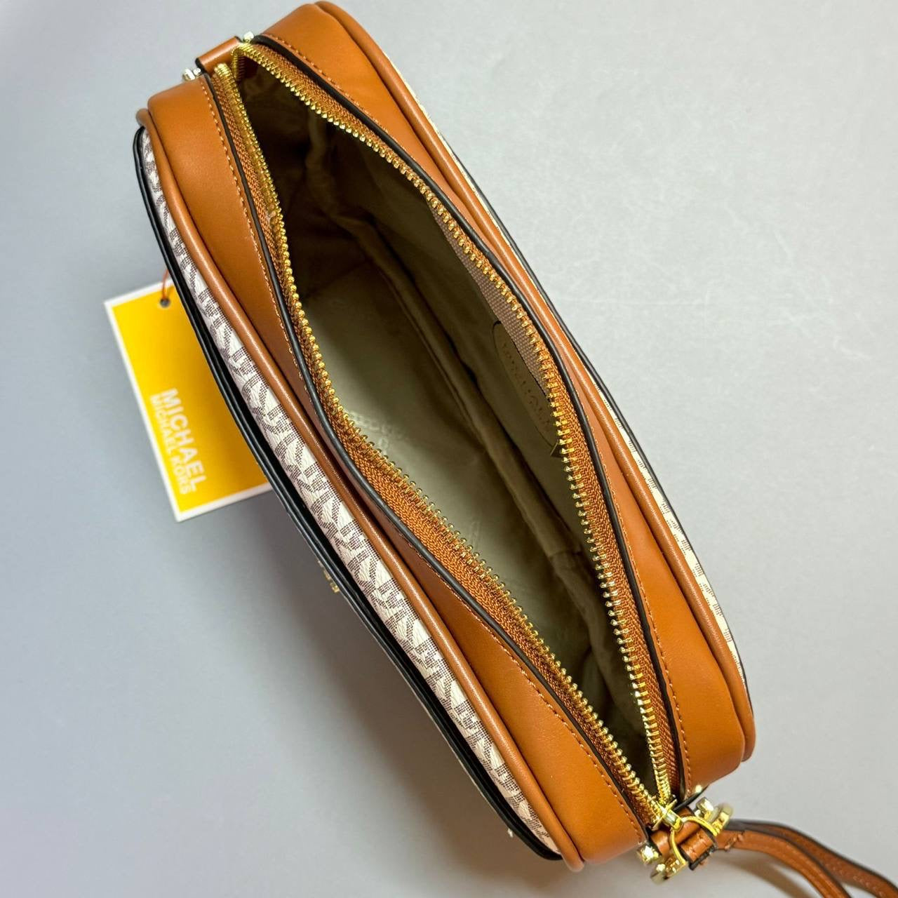 MK 
NEW CAME GOOD QUALITY  
80 dhs🇦🇪
SIZE: 25cm
Zain39
♥️♥️♥️