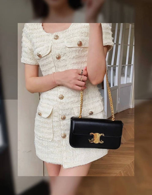 Celine
90 dhs🇦🇪
Good quality
 with box
🎁🎁🎁
Zain35
♥️♥️♥️