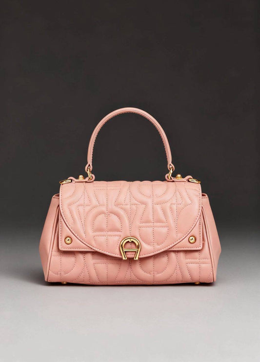 Aigner
100 dhs🇦🇪
size:24cm
Good quality 
with box
🎁🎁🎁
Zain35
♥️♥️♥️